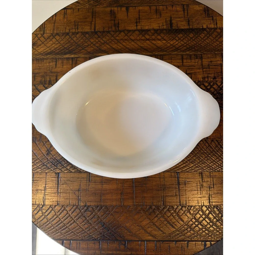 Fire-King Anchor Hocking Vintage Pattern Oval 1 1/2 Qt Casserole Dish - No Lid